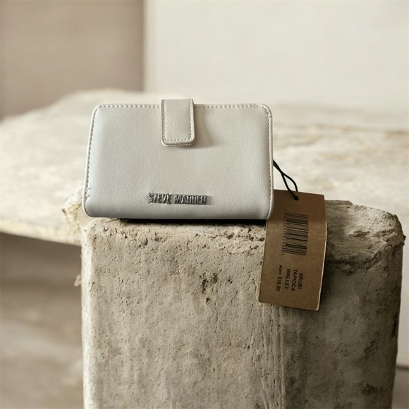 Steve Madden Handbags - Steve Madden Ivory Wallet